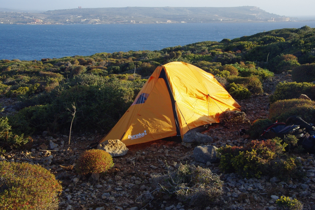 tent-on-a-lake.jpg (1024×685)
